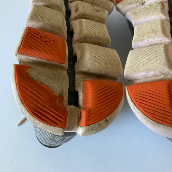 On running women’s athletic shoes with flaws - Picture 9 of 11